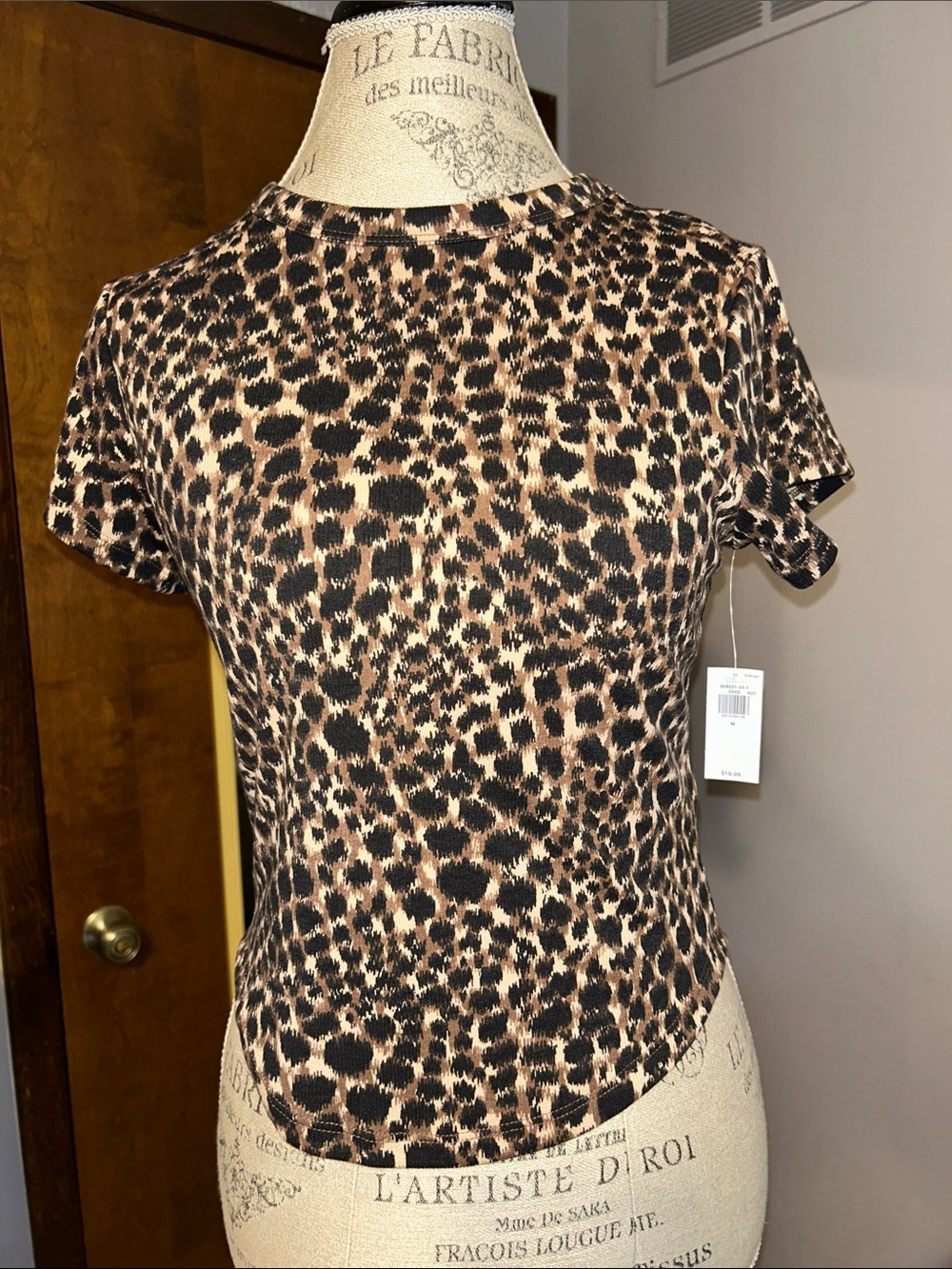 Old Navy Leopard Print Ultralite Go-Dry Crop Top